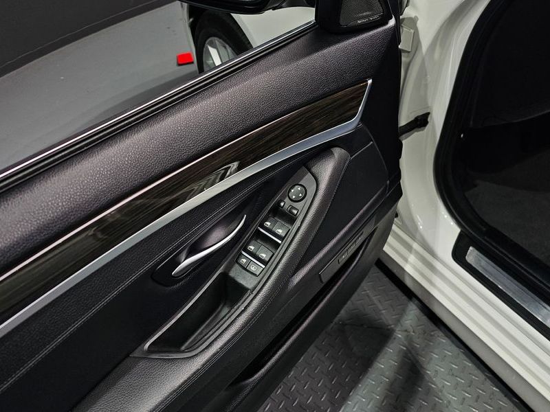 2014 BMW 5 Series 528i Luxury photo 20