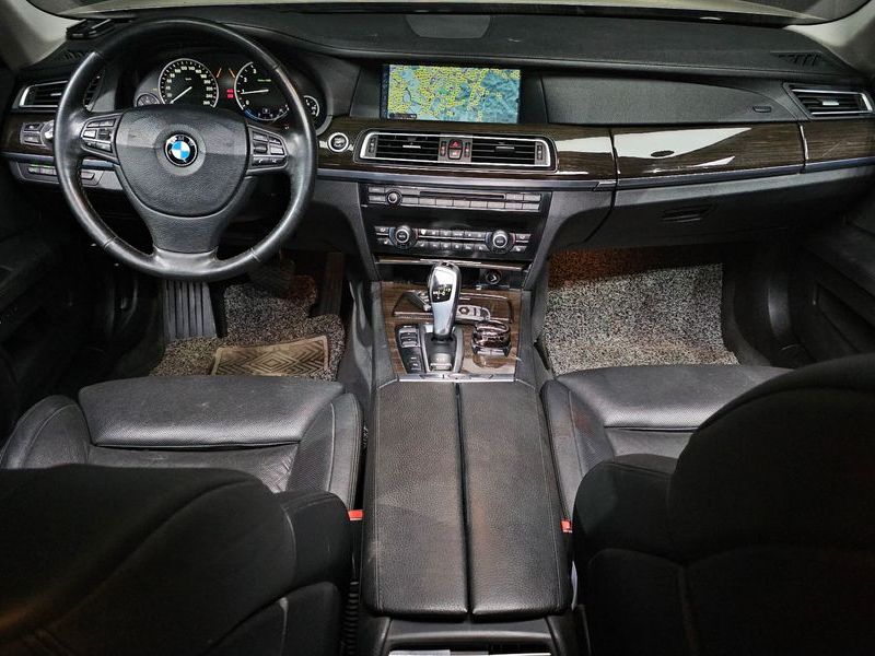 2012 BMW 7 Series 740Li photo 7
