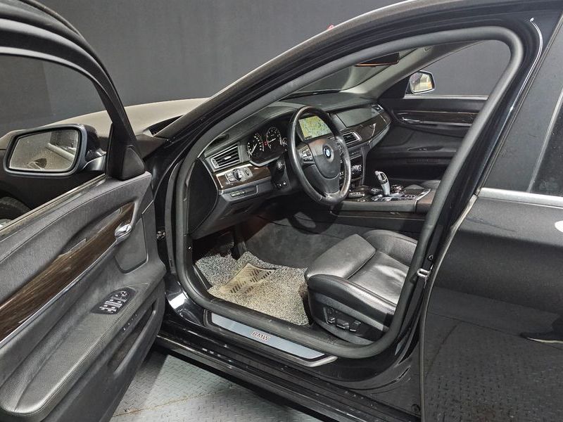 2012 BMW 7 Series 740Li photo 10