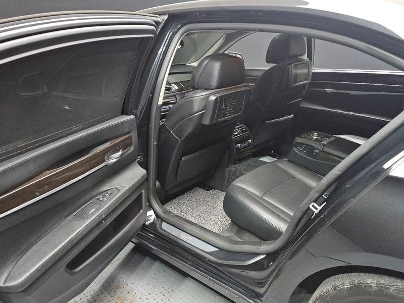 2012 BMW 7 Series 740Li photo 12