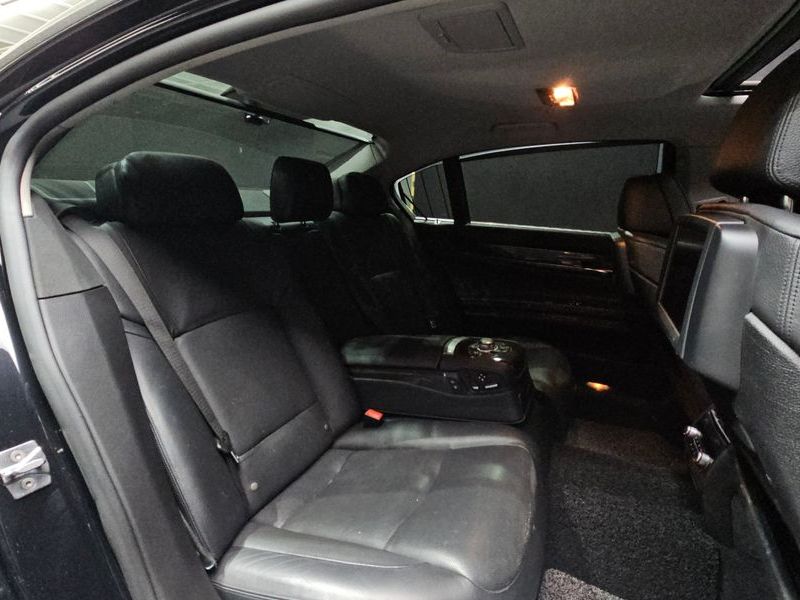 2012 BMW 7 Series 740Li photo 13