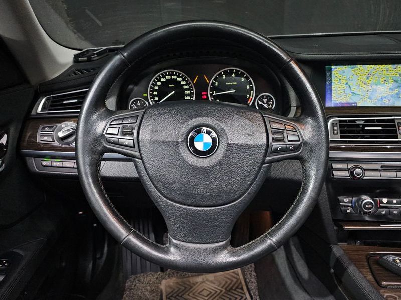 2012 BMW 7 Series 740Li photo 14