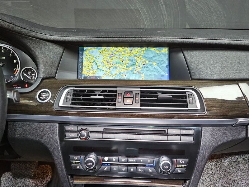 2012 BMW 7 Series 740Li photo 15