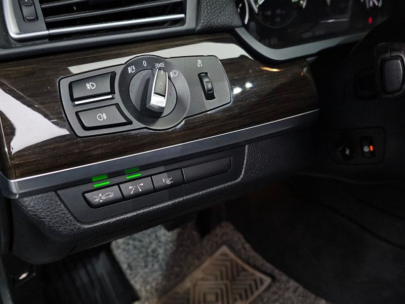 2012 BMW 7 Series 740Li photo 18