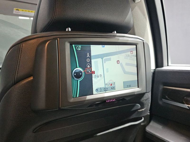 2012 BMW 7 Series 740Li photo 19