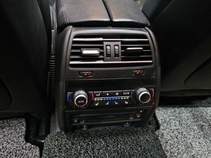 2012 BMW 7 Series 740Li photo 20