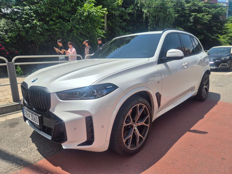 2026 BMW X5 xDrive 40i M Sport photo 1