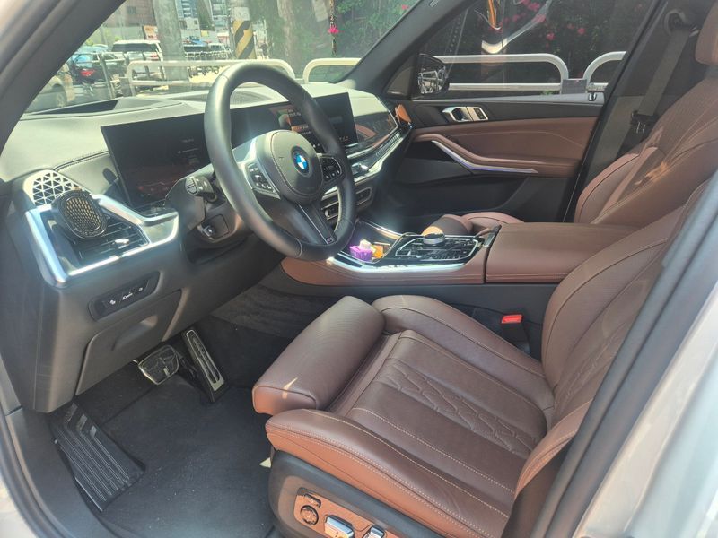 2026 BMW X5 xDrive 40i M Sport photo 8