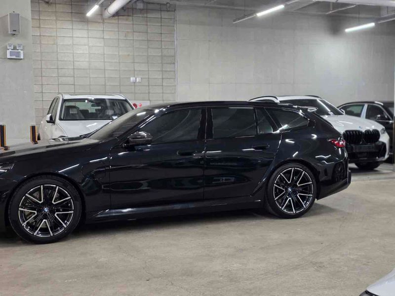 2026 BMW M5 Touring photo 8
