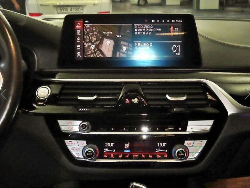 2020 BMW 5 Series 520d M Sport Package Plus photo 11