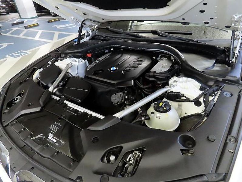 2020 BMW 5 Series 520d M Sport Package Plus photo 19