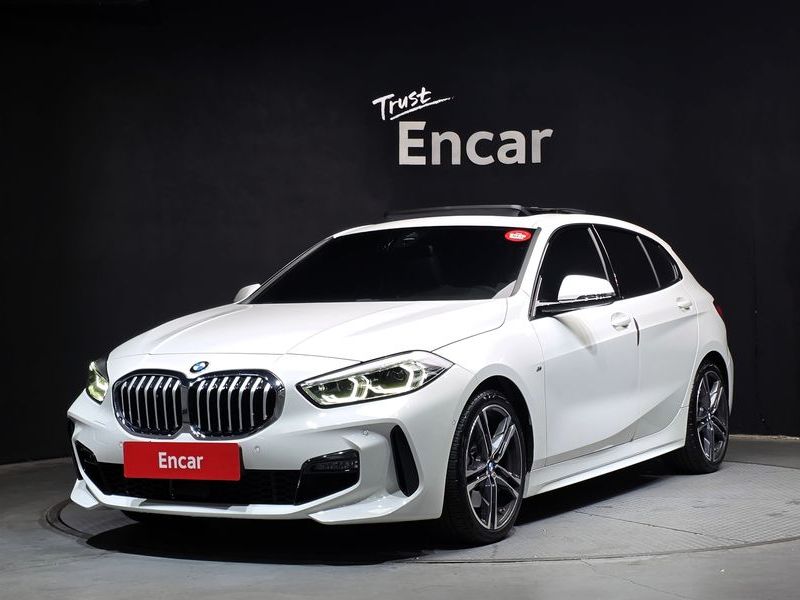 2023 BMW 1 Series 120i M Sports photo 1