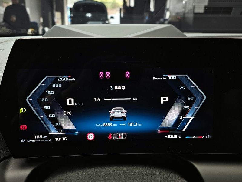 2025 BMW 2 Series M235 xDrive photo 8