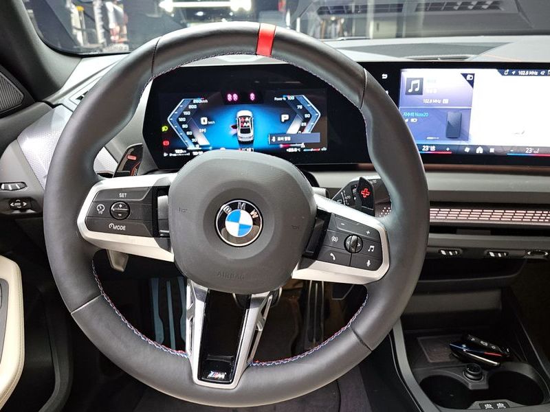 2025 BMW 2 Series M235 xDrive photo 13