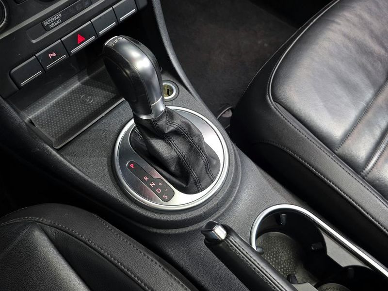 2015 Volkswagen Beetle 2.0 TDI Premium 3rd photo 9