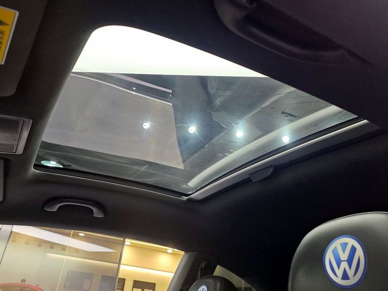 2015 Volkswagen Beetle 2.0 TDI Premium 3rd photo 19