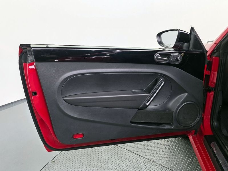 2015 Volkswagen Beetle 2.0 TDI Premium 3rd photo 24