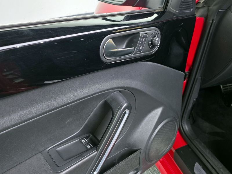 2015 Volkswagen Beetle 2.0 TDI Premium 3rd photo 28