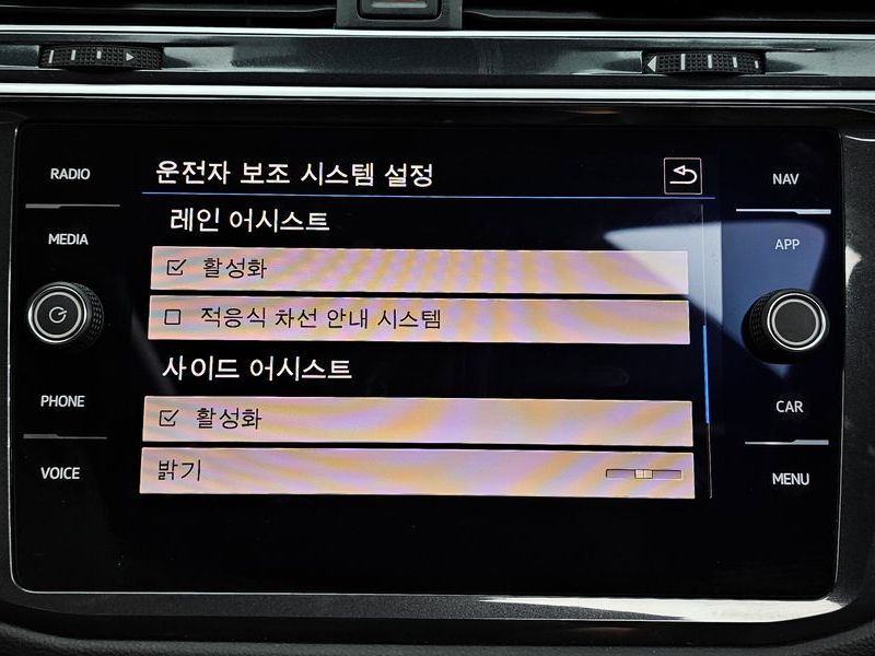 2020 Volkswagen Tiguan 2.0 TDI Prestige photo 18