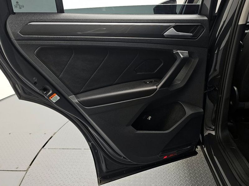 2020 Volkswagen Tiguan 2.0 TDI Prestige photo 25