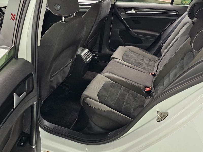 2015 Volkswagen Golf 1.6 TDI photo 12