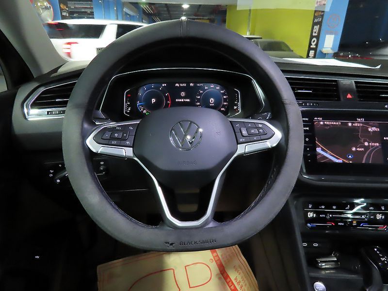 2023 Volkswagen Tiguan 2.0 TSI Prestige photo 9