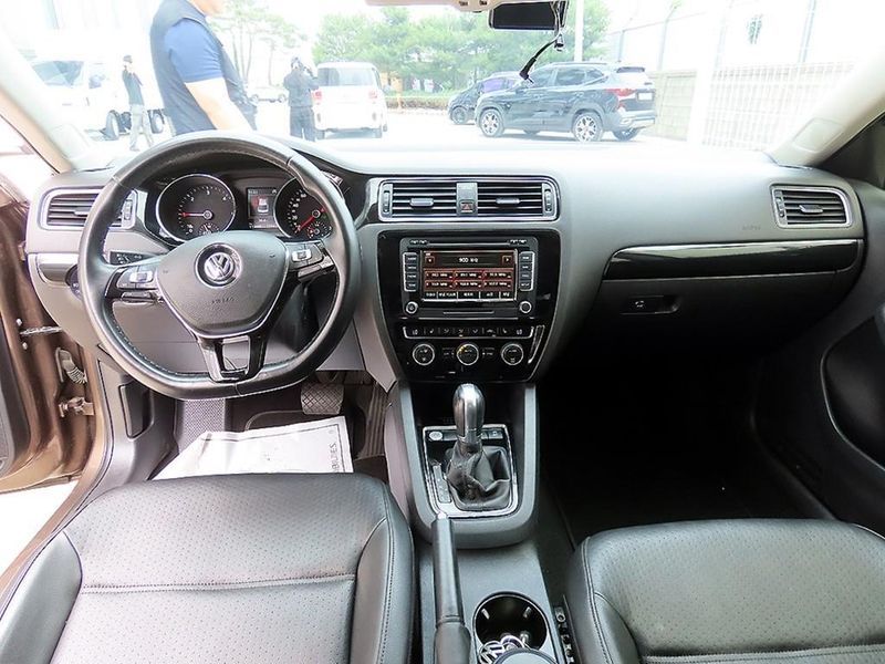 2015 Volkswagen Jetta 2.0 TDI BlueMotion Premium 6th photo 7