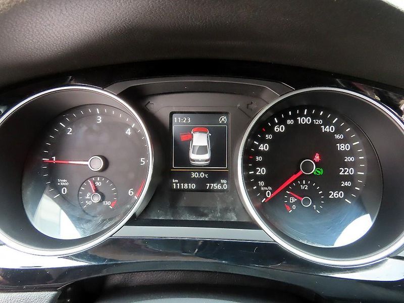 2015 Volkswagen Jetta 2.0 TDI BlueMotion Premium 6th photo 9