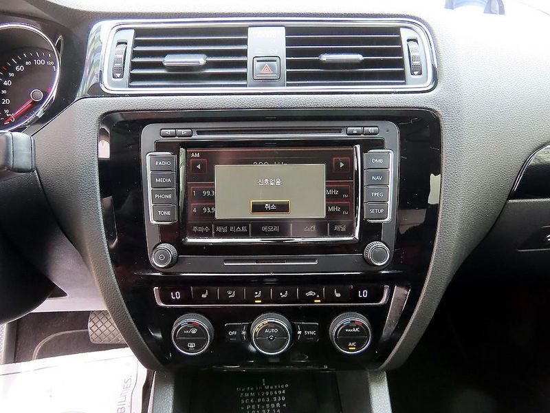 2015 Volkswagen Jetta 2.0 TDI BlueMotion Premium 6th photo 13
