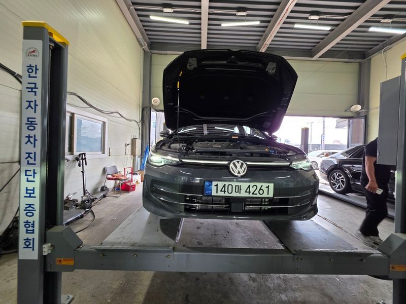 2025 Volkswagen Golf 2.0 TDI Prestige photo 1
