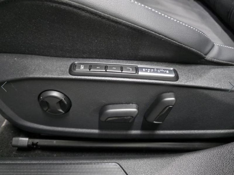 2025 Volkswagen Golf 2.0 TDI Prestige photo 13