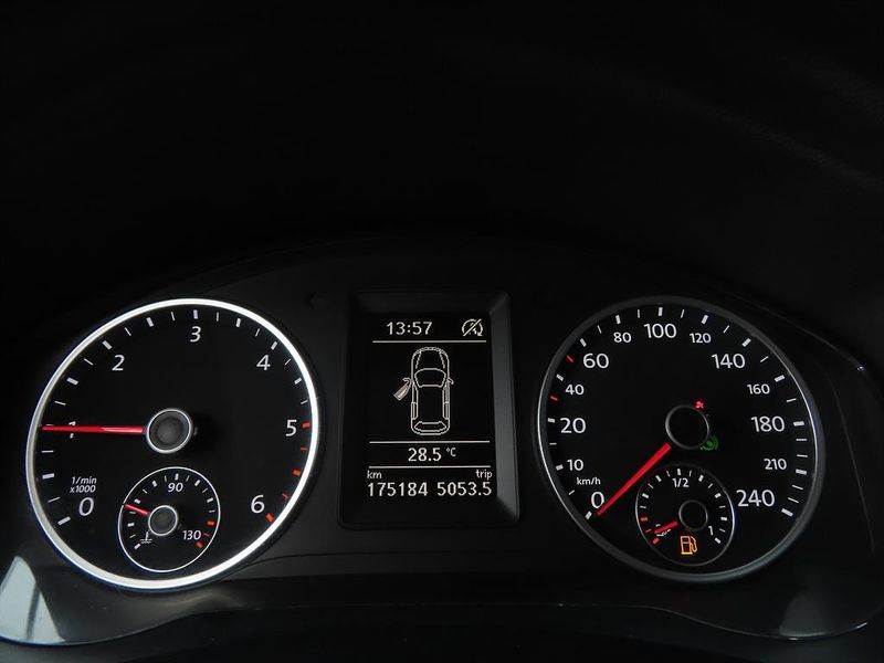 2015 Volkswagen Tiguan 2.0 TDI Comfort 5N photo 9