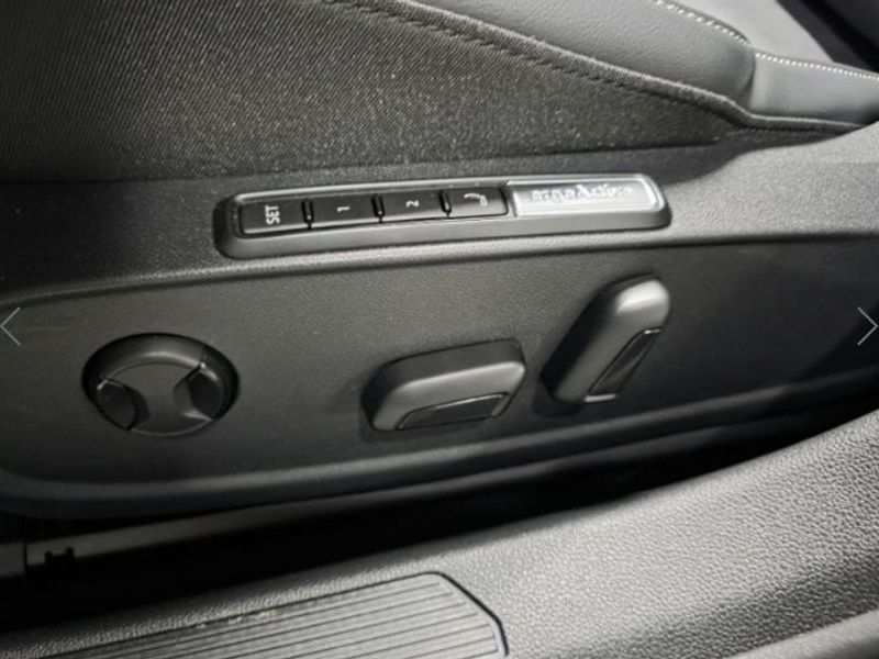 2025 Volkswagen Golf 2.0 TDI Prestige photo 13