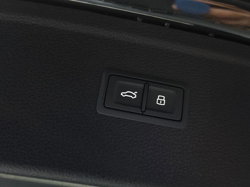 2021 Audi Q5 45 TFSI Quattro Premium photo 18