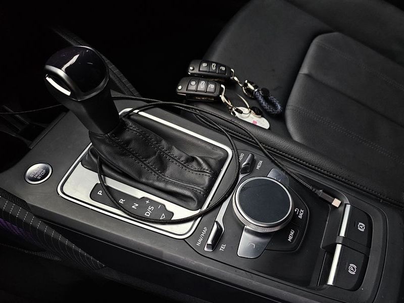 2023 Audi Q2 35 TDI Premium photo 9