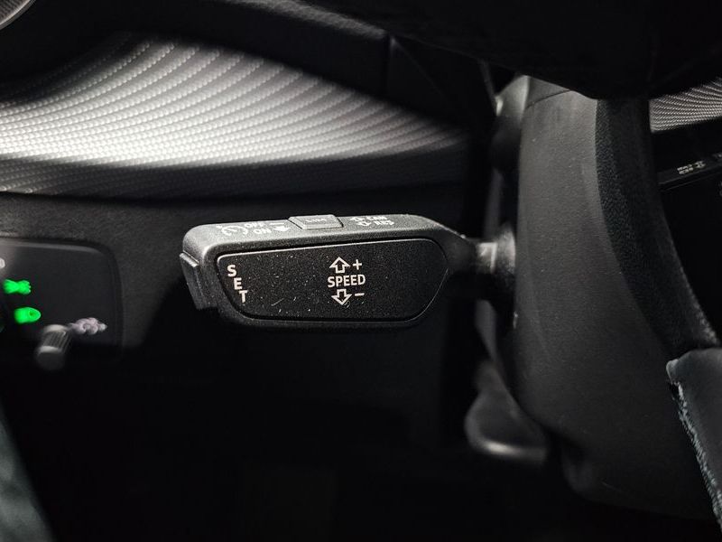 2023 Audi Q2 35 TDI Premium photo 13
