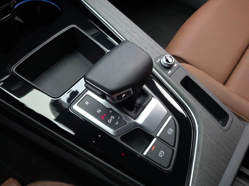 2023 Audi A4 40 TFSI Premium photo 9
