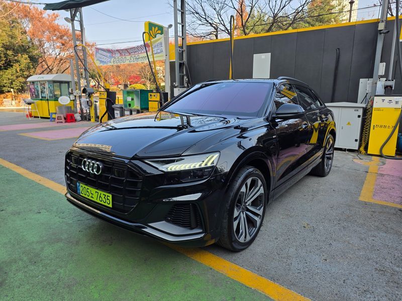 2023 Audi Q8 55 TFSI Quattro Premium photo 1