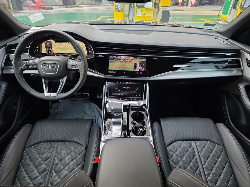 2023 Audi Q8 55 TFSI Quattro Premium photo 7