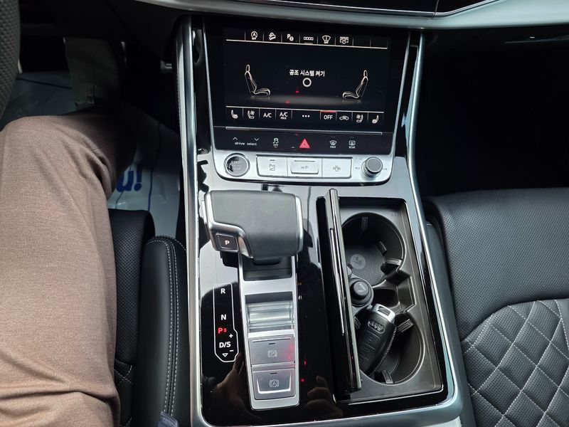 2023 Audi Q8 55 TFSI Quattro Premium photo 15