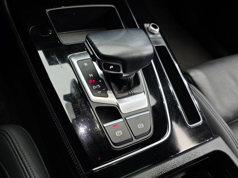 2022 Audi Q5 40 TDI Quattro Premium Sportback photo 9