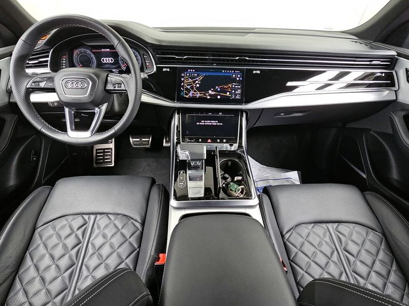 2023 Audi Q8 55 TFSI Quattro Premium photo 7