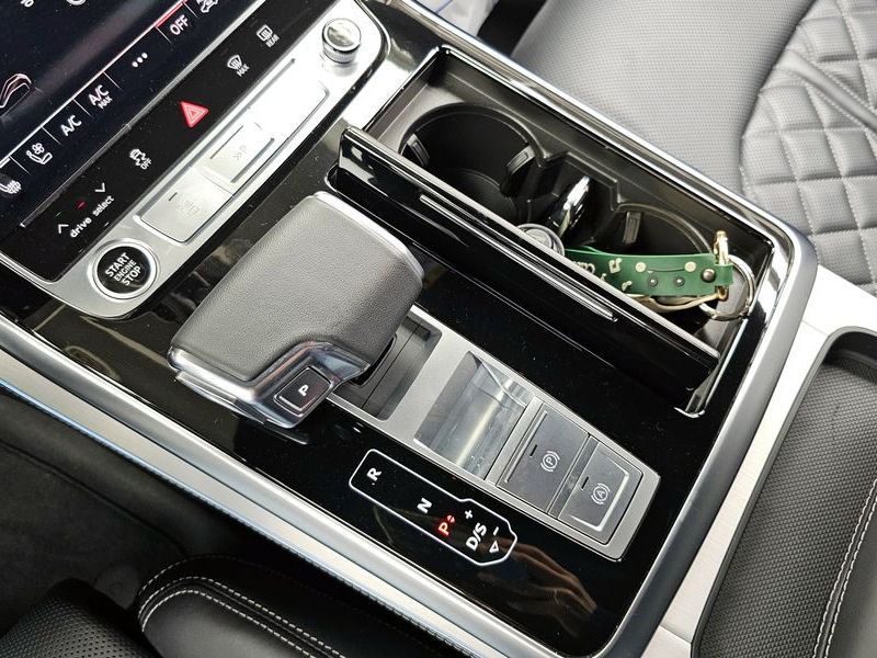 2023 Audi Q8 55 TFSI Quattro Premium photo 9