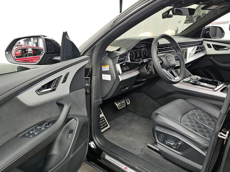 2023 Audi Q8 55 TFSI Quattro Premium photo 10