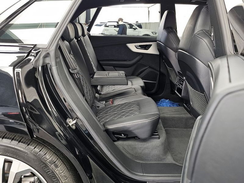 2023 Audi Q8 55 TFSI Quattro Premium photo 12