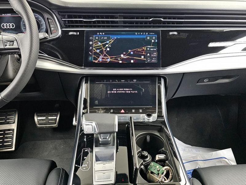 2023 Audi Q8 55 TFSI Quattro Premium photo 14