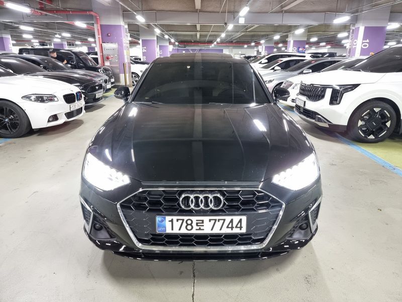 2023 Audi A4 40 TFSI Premium photo 1