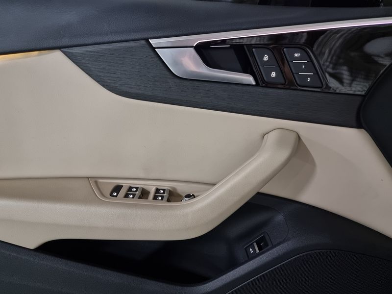 2023 Audi A4 40 TFSI Premium photo 12