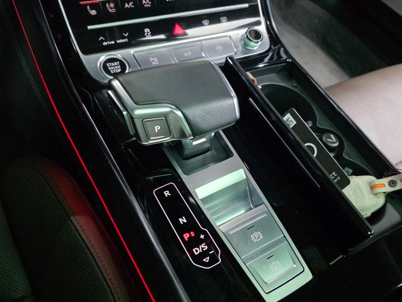 2023 Audi A8 55 TFSI Quattro Premium LWB photo 9