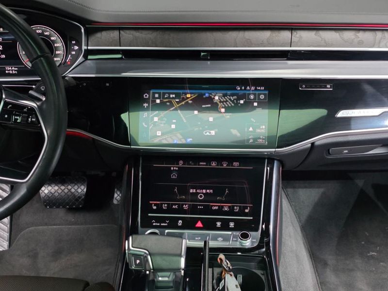 2023 Audi A8 55 TFSI Quattro Premium LWB photo 14